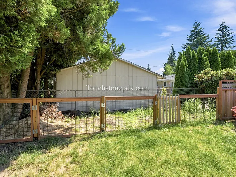 412 NE 167th Pl — Photo 32