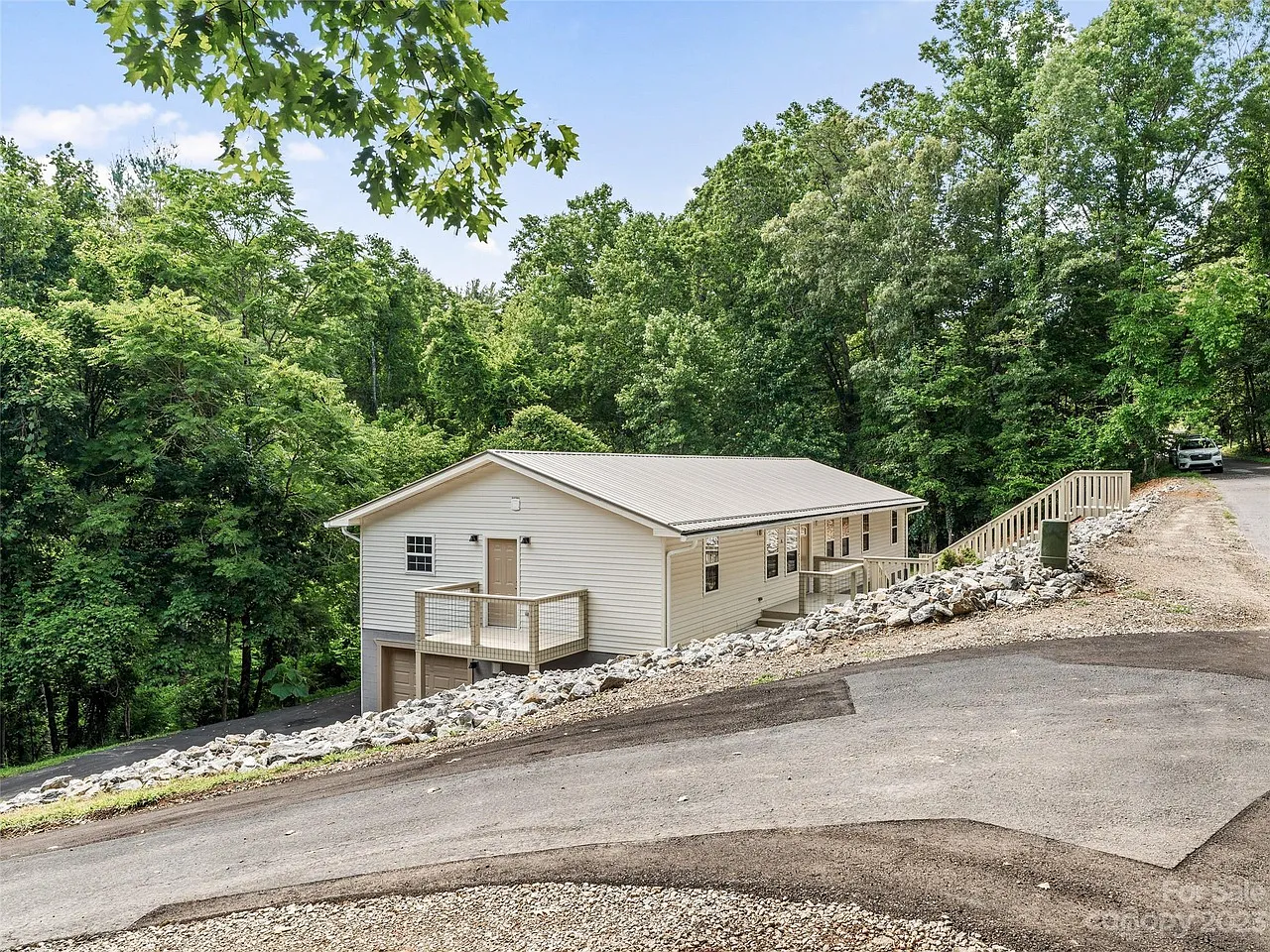 6 bed, 2795 sqft, $850 — Photo 1