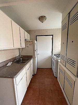 1st image of 1 Eldridge St Front 3