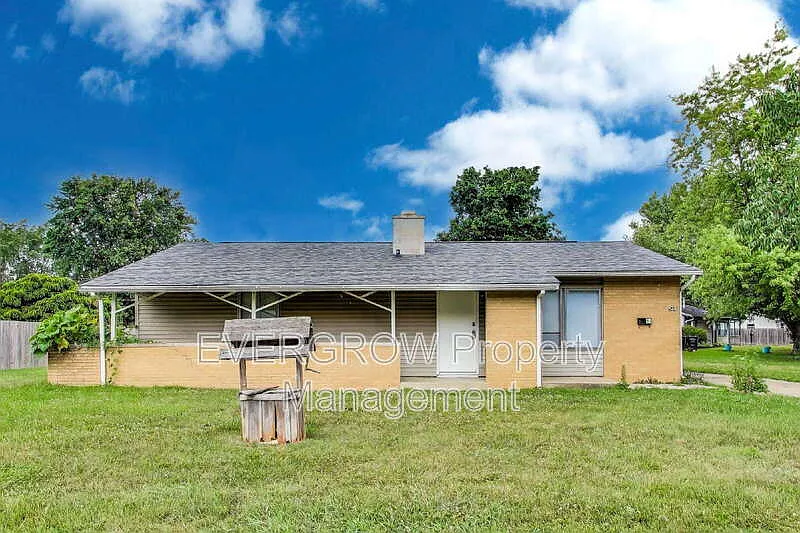 546 Mooreland Dr photo 1
