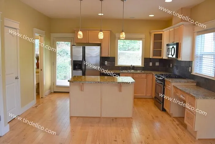3 bed, 2.5 bath, 1795 sqft, $2,895 — Photo 3