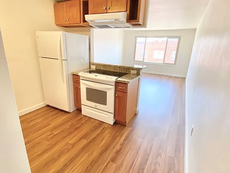 Summit Apartments — Photo 18