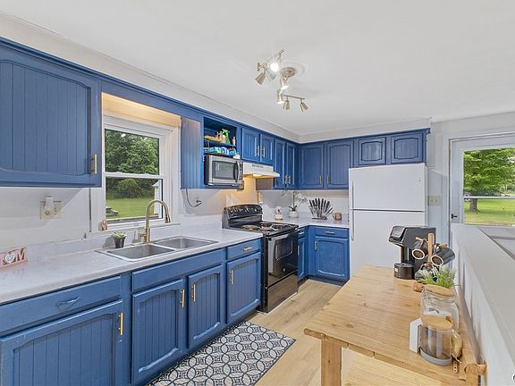 5th image of 688 Harris Hill Rd