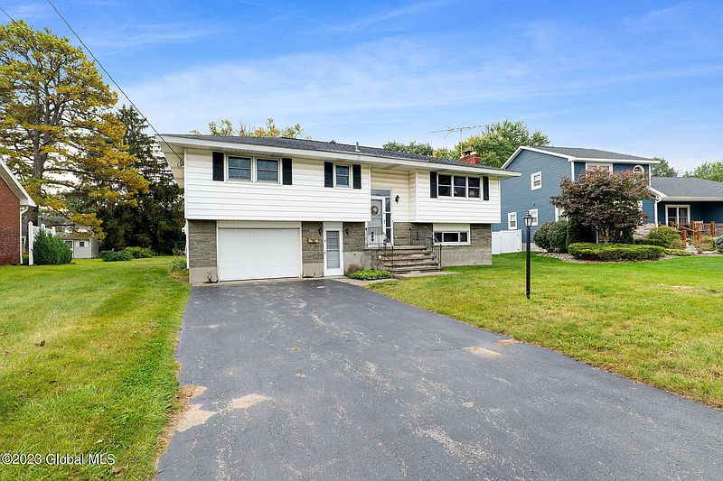 3rd image of 10 Brentwood Lane