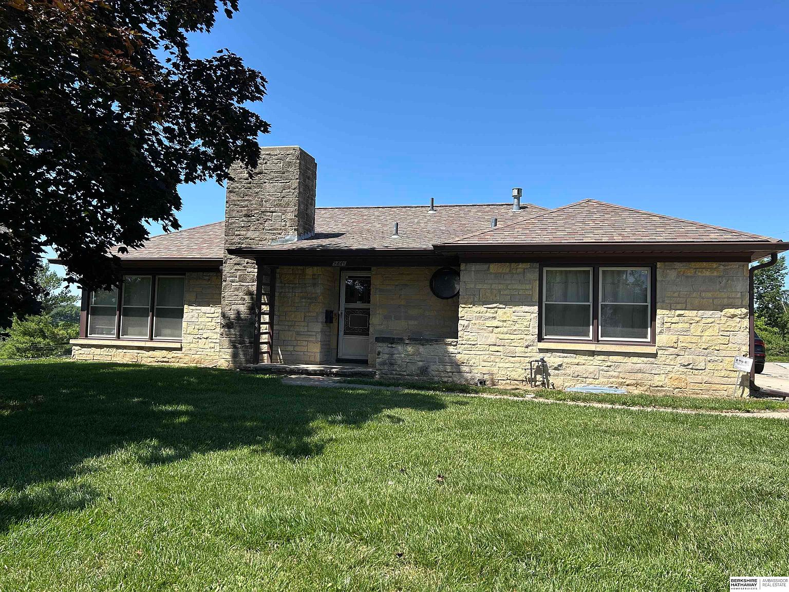 9446 N 30th St, Omaha, NE 68112 | Zillow