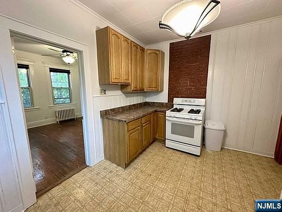5th image of 46 Swaine Pl