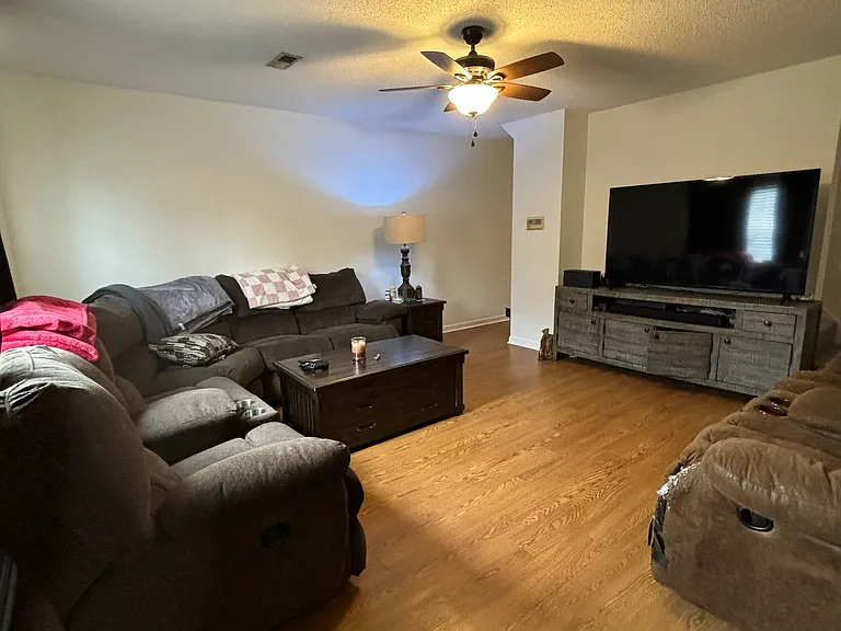 2165 S Milledge Ave #E1 — Photo 3