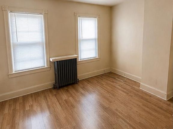5th image of 124 Nassau St