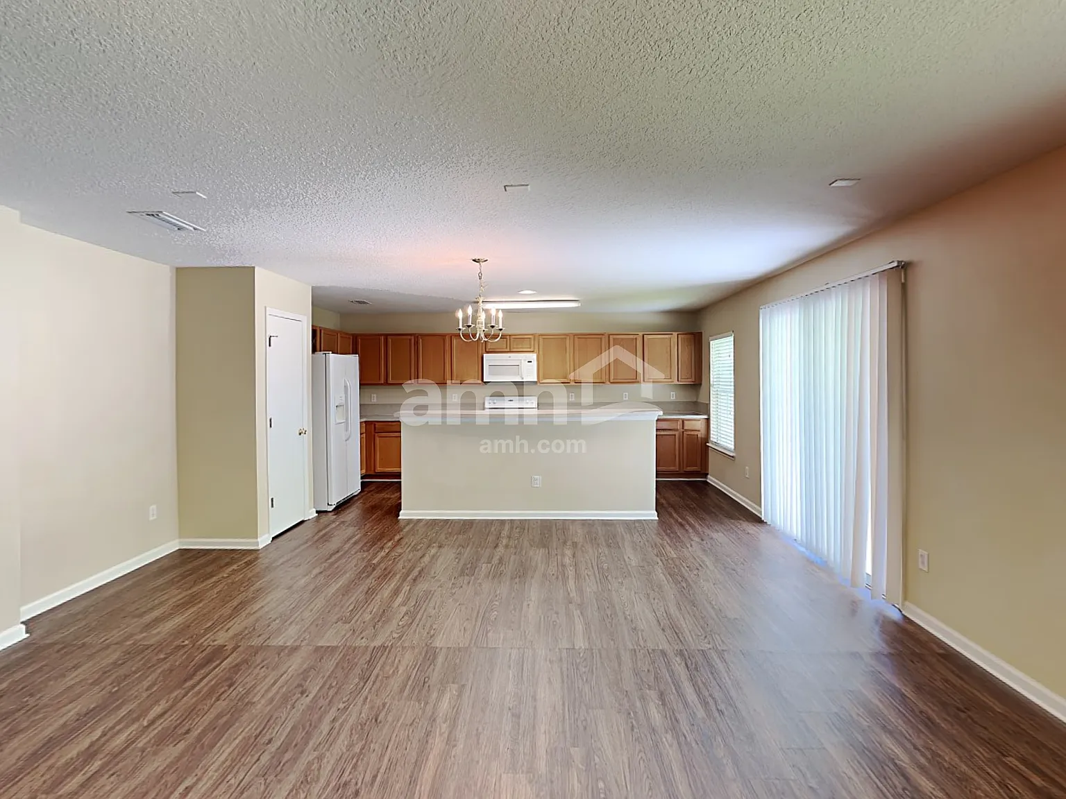 3 bed, 2.0 bath, 1725 sqft, $1,995 — Photo 4