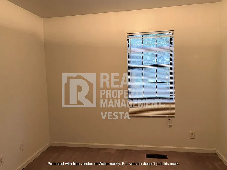 627 Maplewood Dr — Photo 8