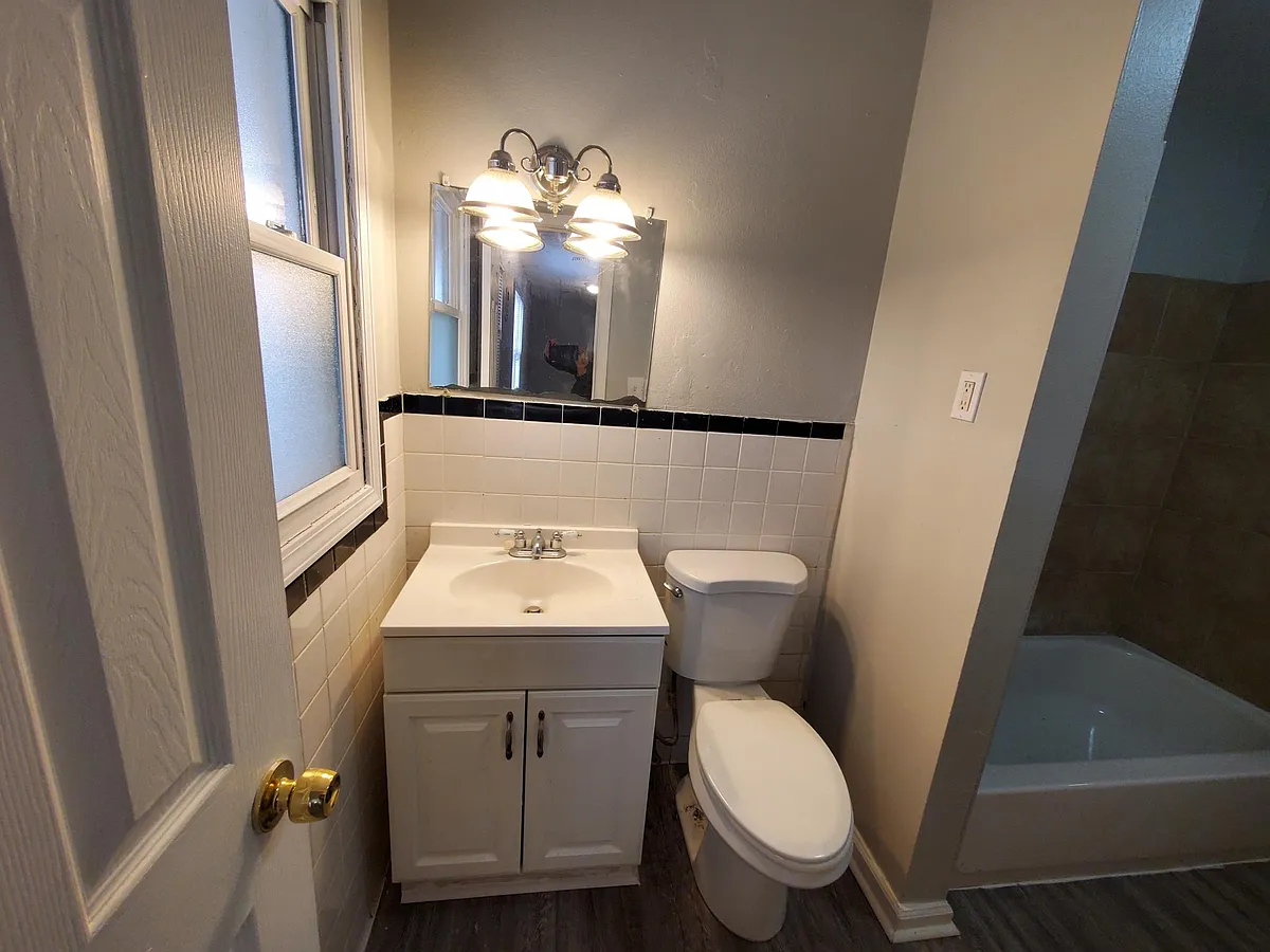 Building Photo - 1047 Wellspring Dr