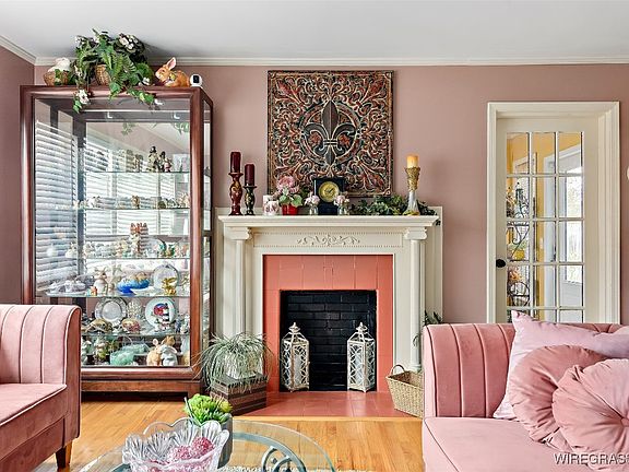 5th image of 107 Forrest St