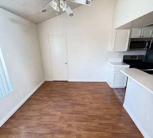 18144 Burbank Blvd #203 — Photo 14