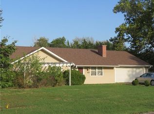 119 Canary Ln, Iola, KS 66749