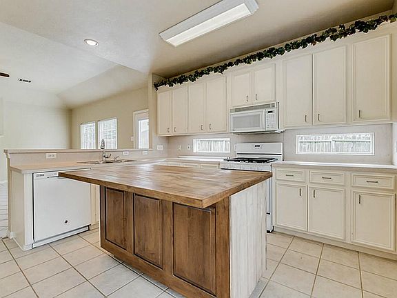 4th image of 2518 Trotter Dr