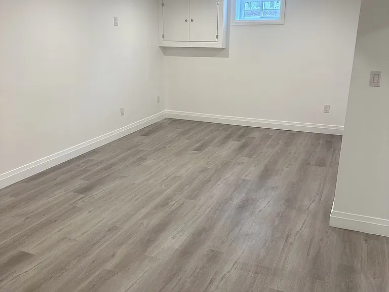 6035 Britannia Cres #LOWER — Photo 12