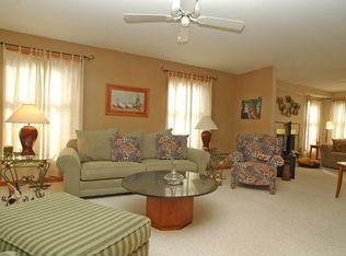 916 W Washington Ave, Lake Bluff, IL
