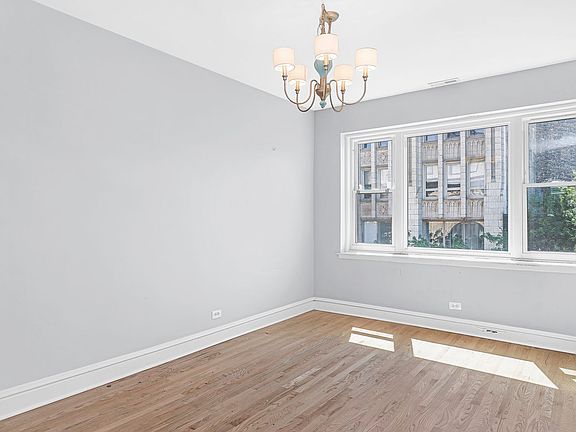 2nd image of 3327 N Lincoln Ave Unit 3