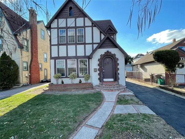 6 Wyoming Avenue, Lynbrook, NY 11563