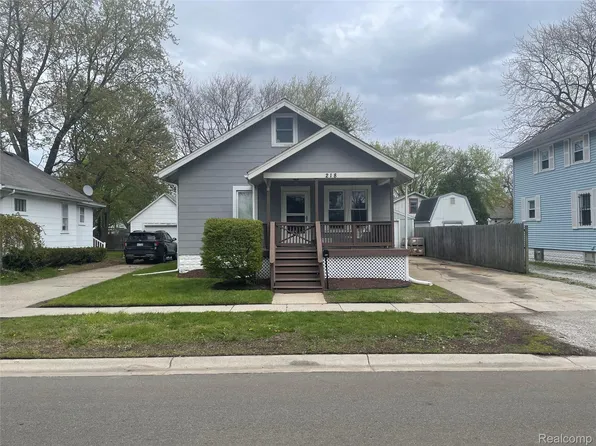 218 16th St, Port Huron, MI 48060