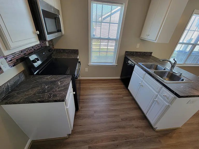 1949 Sapphire Rd — Photo 11