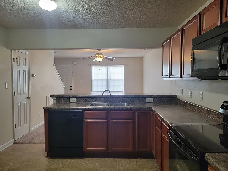 1002 Ornate Dr — Photo 17