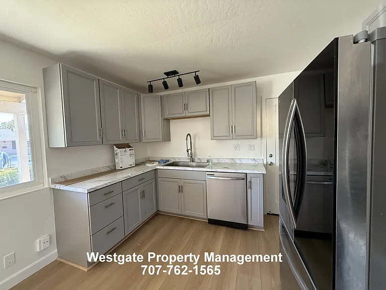 1340 Ramona Ln — Photo 4