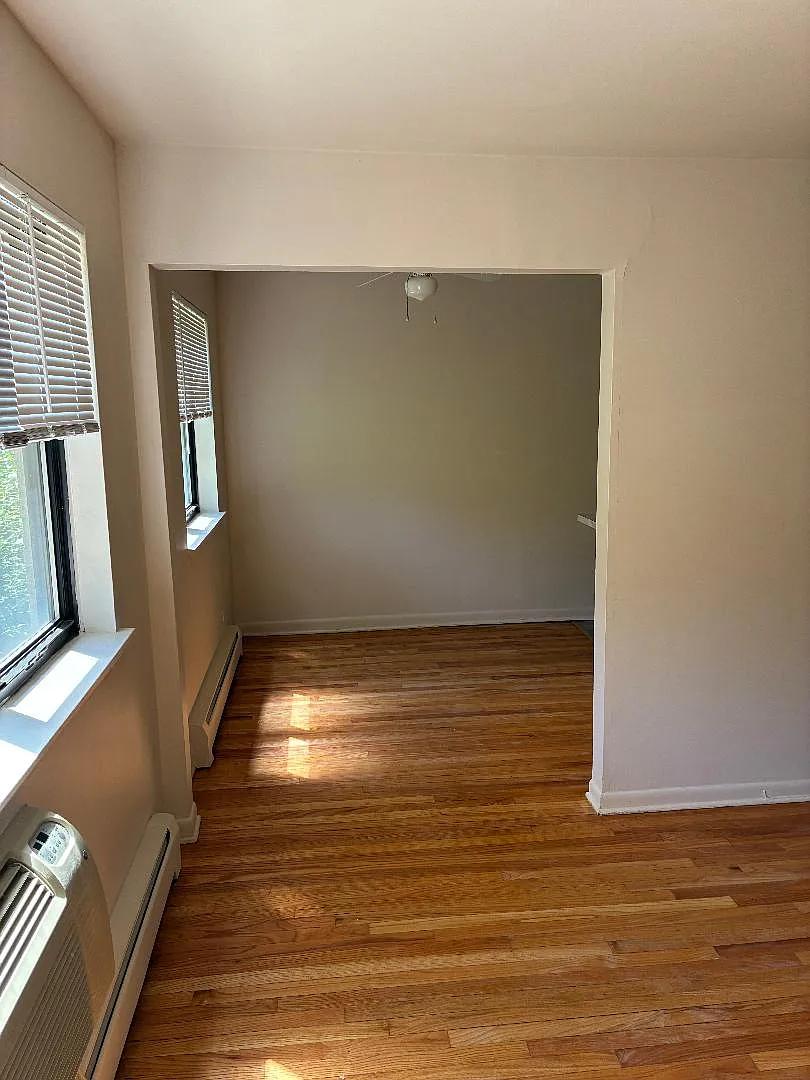 2 bed, 700 sqft, $1,900 — Photo 3