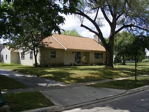 1901 Andover Rd photo 1