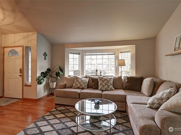 5th image of 11308 216th Avenue Ct E