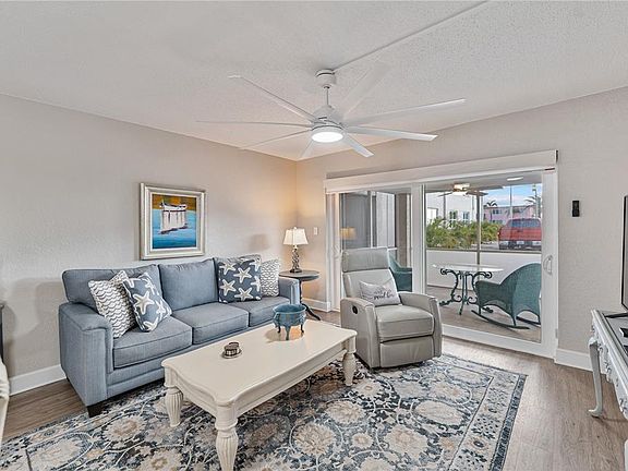 4th image of 17035 GULF BOULEVARD #104