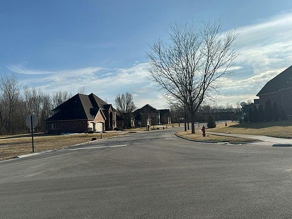 5th image of 22650 Oakfield Dr