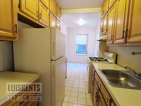 3rd image of 6911 Yellowstone Blvd APT B42