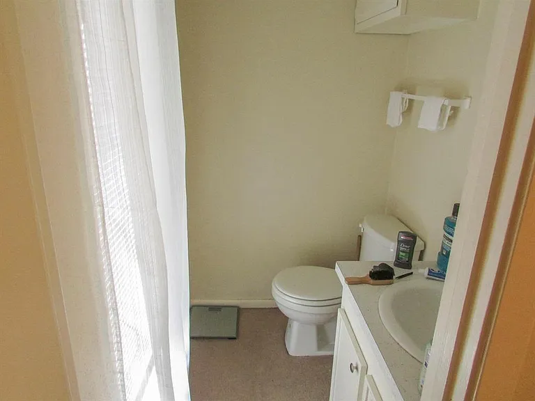 600 Normal Park Dr #B — Photo 3