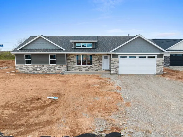 566 Emerald Isle Ct, Wrightstown, WI 54180