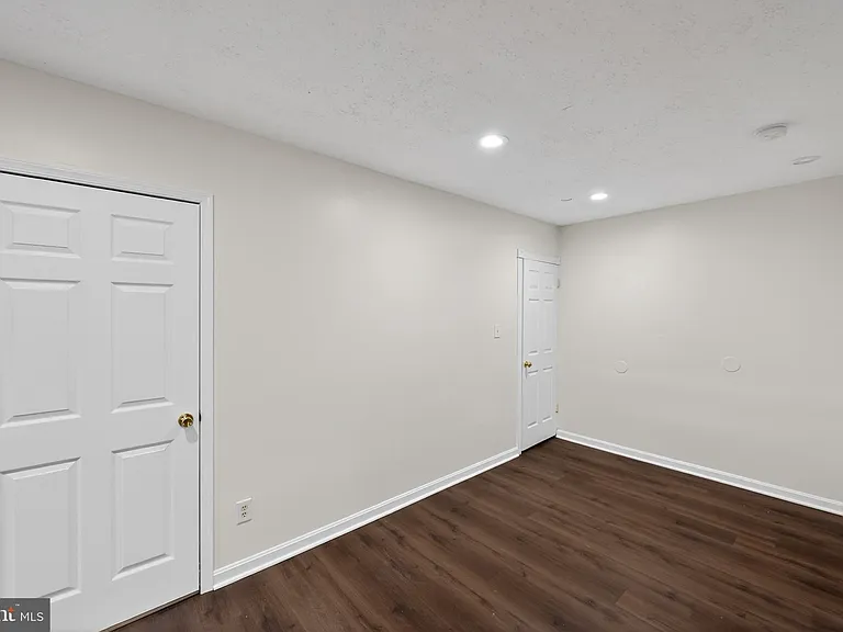 1015 Saint Michaels Dr — Photo 33