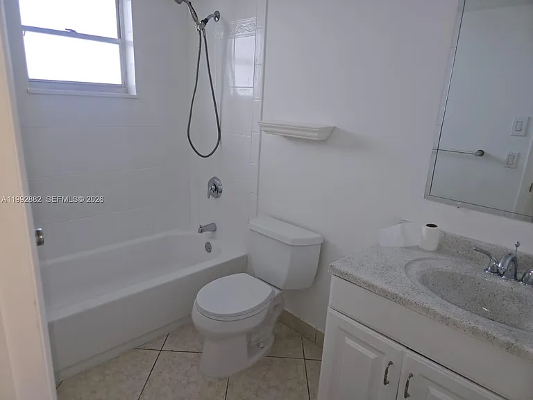 320 NE 12th Ave #703 — Photo 19
