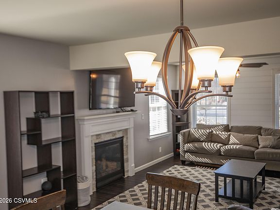 5th image of 11 Rolling Ridge Dr