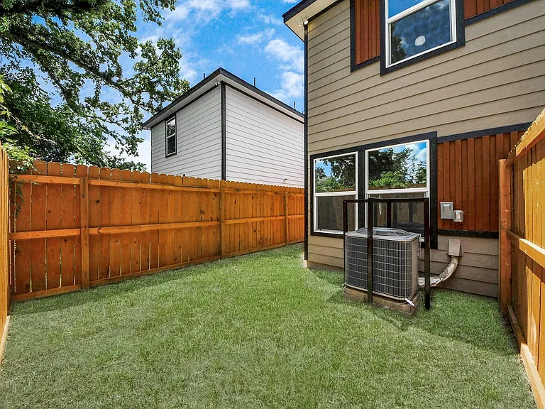 7611 Shotwell #B — Photo 17