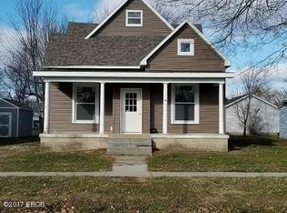 1016 E Chestnut St, Olney, IL 62450