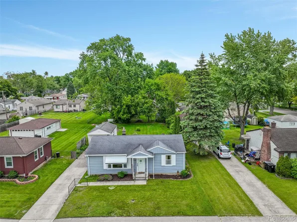 19934 Floral St, Livonia, MI 48152