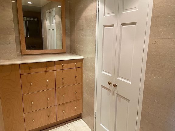 3rd image of 60 W 57th St APT 17C
