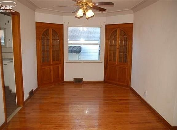 3rd image of 1401 Earlmoor Blvd