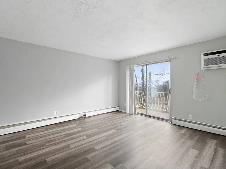 2356 Harrison Ave — Photo 2
