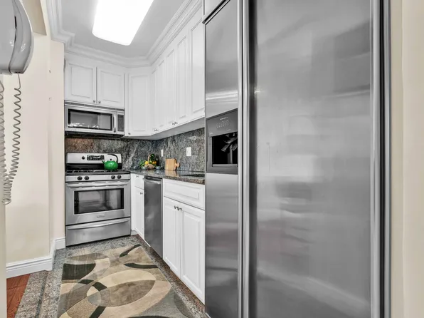 45 Sutton Place South image 10 of 35