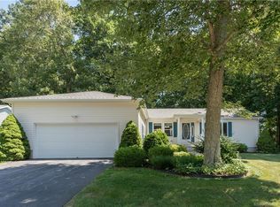 16 Heather Brook Rd, Uncasville, CT 06382