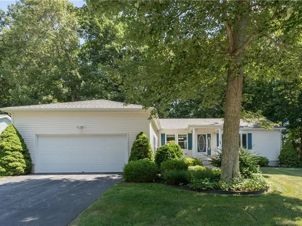 16 Heather Brook Road, Montville, CT 06382