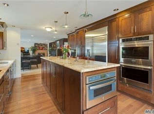 2578 Kevin Rd, Seaford, NY 11783