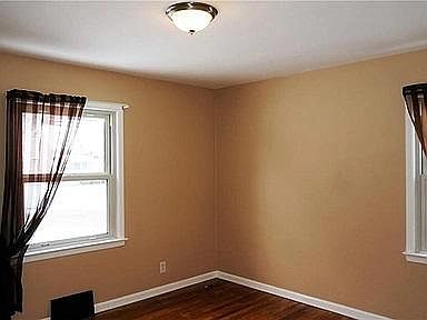 5th image of 4831 Summer Ln