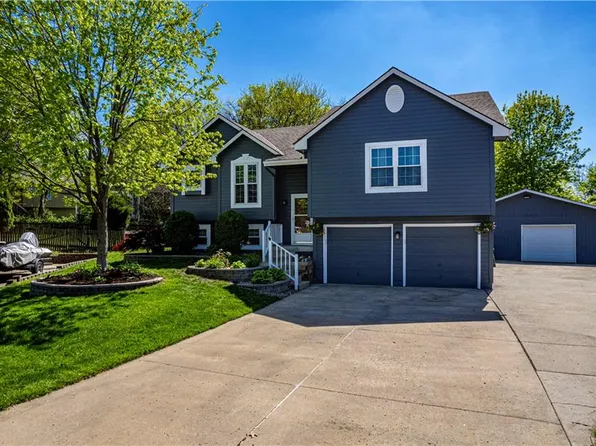 1511 Copeland Ln, Greenwood, MO 64034